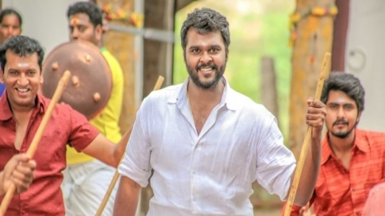 விஜயகாந்த் மகன் சண்முகப்பாண்டியின் 'மதுரவீரன்' ரிலீஸ் தேதி இதோ...! விஜயகாந்த் மகன் சண்முகப்பாண்டியின் 'மதுரவீரன்' ரிலீஸ் தேதி இதோ...!