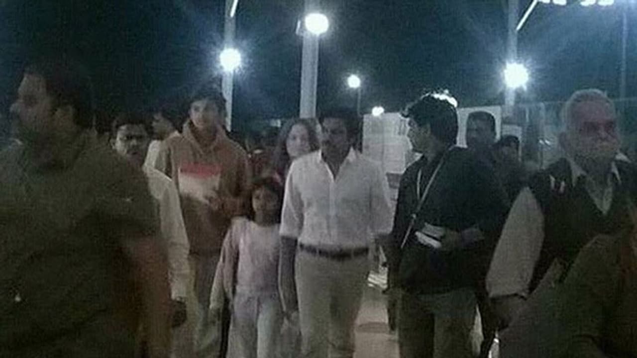 ఫ్వామిలీతో విదేశాల్లో వెకేషన్.. తండ్రిని మించిన యంగ్ పవర్ స్టార్ అకీరా ఫ్వామిలీతో విదేశాల్లో వెకేషన్.. తండ్రిని మించిన యంగ్ పవర్ స్టార్ అకీరా