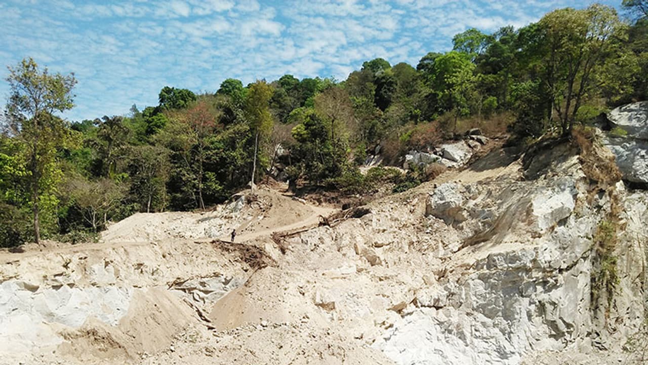 കേരളത്തിലെ ക്വാറികള്; കേന്ദ്രം ഖനനാനുമതി നിർത്തി വച്ചു കേരളത്തിലെ ക്വാറികള്; കേന്ദ്രം ഖനനാനുമതി നിർത്തി വച്ചു