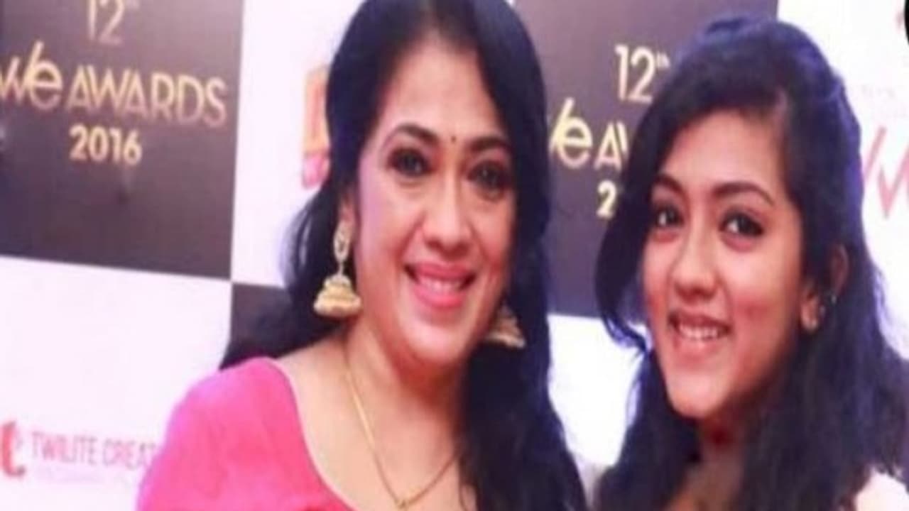 நடிகையாகிறாரா ரேகா மகள் அனுஷா..? அவரே வெளியிட்ட தகவல்..! நடிகையாகிறாரா ரேகா மகள் அனுஷா..? அவரே வெளியிட்ட தகவல்..!