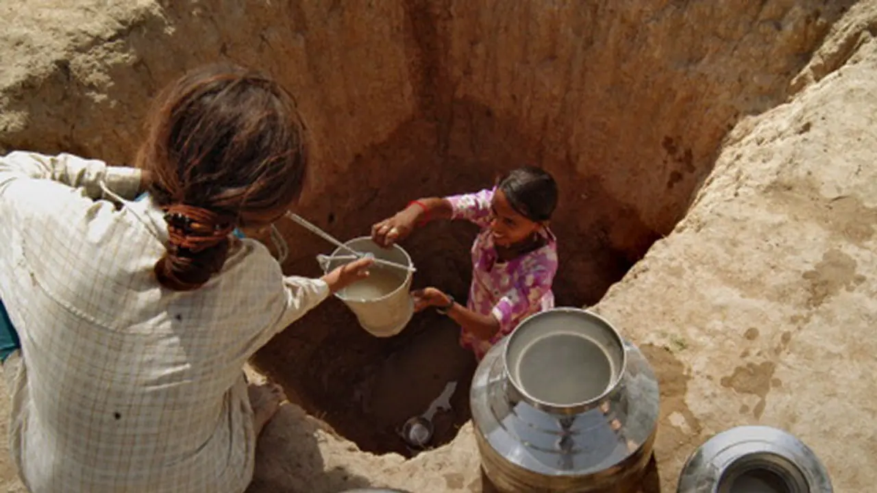 A woman and her love of labour 60 ft down! A woman and her love of labour 60 ft down!