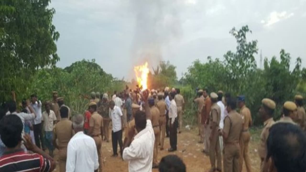 கதிராமங்கலம் போராட்டம் 10 பேருக்கு காவல் நீட்டிப்பு!! கதிராமங்கலம் போராட்டம் 10 பேருக்கு காவல் நீட்டிப்பு!!