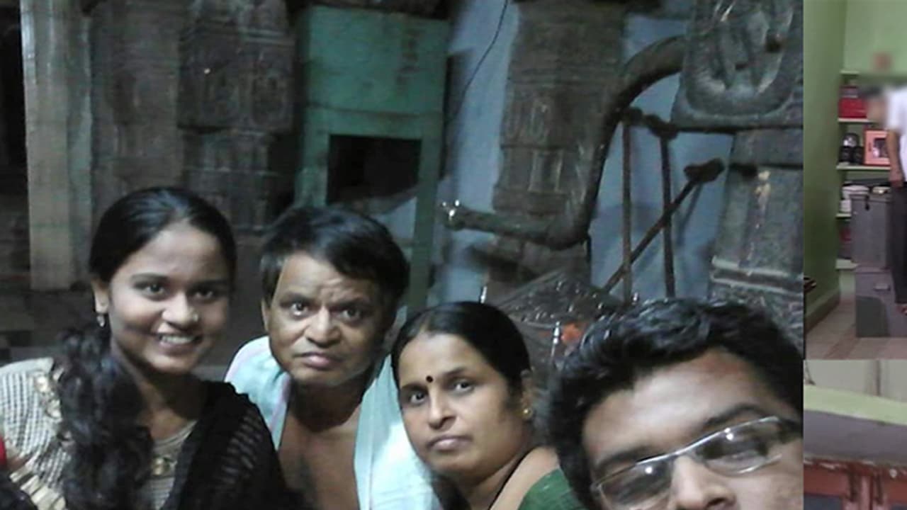 ಒಂದೇ ಕುಟುಂಬದ ನಾಲ್ವರ ಸಾಮೂಹಿಕ ಆತ್ಮಹತ್ಯೆ: ಆರ್ಥಿಕ ಸಂಕಷ್ಟಕ್ಕೆ ನೇಣಿಗೆ ಶರಣಾಯ್ತು ಚಂದದ ಕುಟುಂಬ ಒಂದೇ ಕುಟುಂಬದ ನಾಲ್ವರ ಸಾಮೂಹಿಕ ಆತ್ಮಹತ್ಯೆ: ಆರ್ಥಿಕ ಸಂಕಷ್ಟಕ್ಕೆ ನೇಣಿಗೆ ಶರಣಾಯ್ತು ಚಂದದ ಕುಟುಂಬ