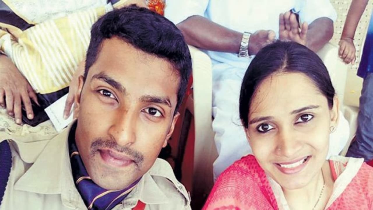 ஹைடெக்கா காப்பியடித்து மாட்டிக்கொண்ட ஐபிஎஸ் அதிகாரி !! ஒர்க்அவுட் ஆகாத வசூல்ராஜா சினிமா பாணி !!! ஹைடெக்கா காப்பியடித்து மாட்டிக்கொண்ட ஐபிஎஸ் அதிகாரி !! ஒர்க்அவுட் ஆகாத வசூல்ராஜா சினிமா பாணி !!!