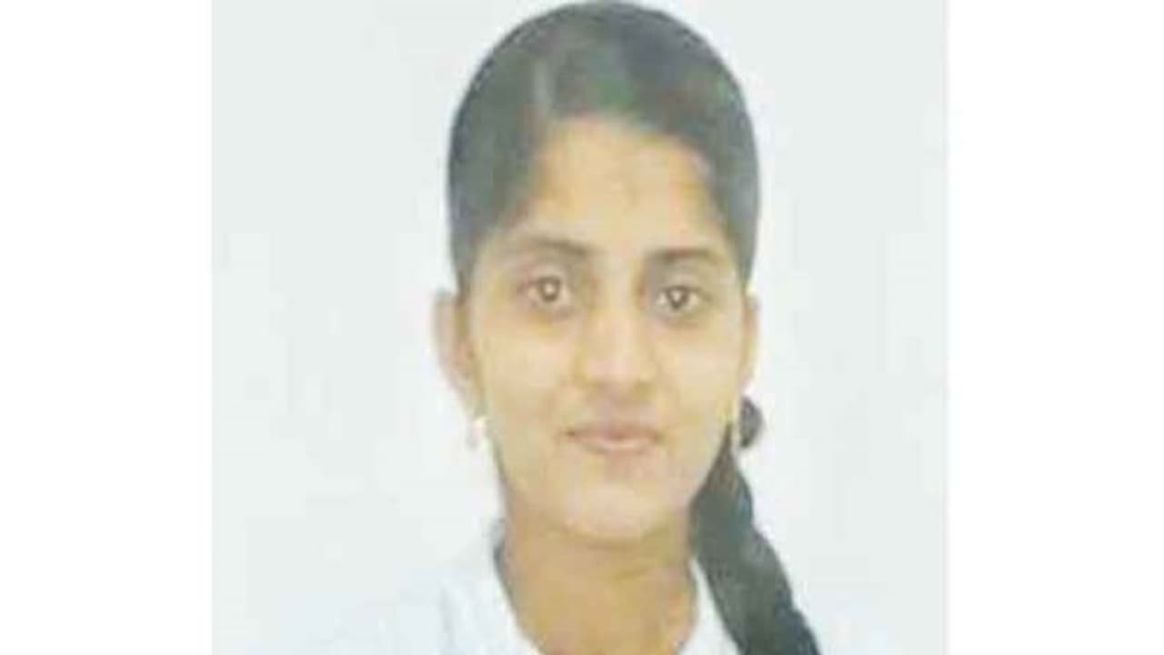 தனியார் மருத்துவமனை செவிலியர் தூக்குப்போட்டு தற்கொலை எழும்பும் சந்தேகங்கள்; மருத்துவர் உள்பட மூவர் கைது... தனியார் மருத்துவமனை செவிலியர் தூக்குப்போட்டு தற்கொலை எழும்பும் சந்தேகங்கள்; மருத்துவர் உள்பட மூவர் கைது...