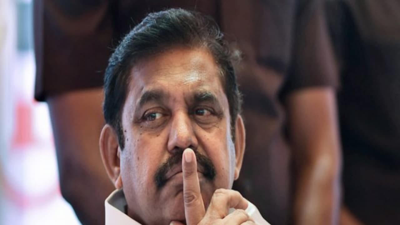 இன்று மதியம் 1 மணிக்கு எடப்பாடி ஆட்சி கலையுமா? நீடிக்குமா? இன்று மதியம் 1 மணிக்கு எடப்பாடி ஆட்சி கலையுமா? நீடிக்குமா?