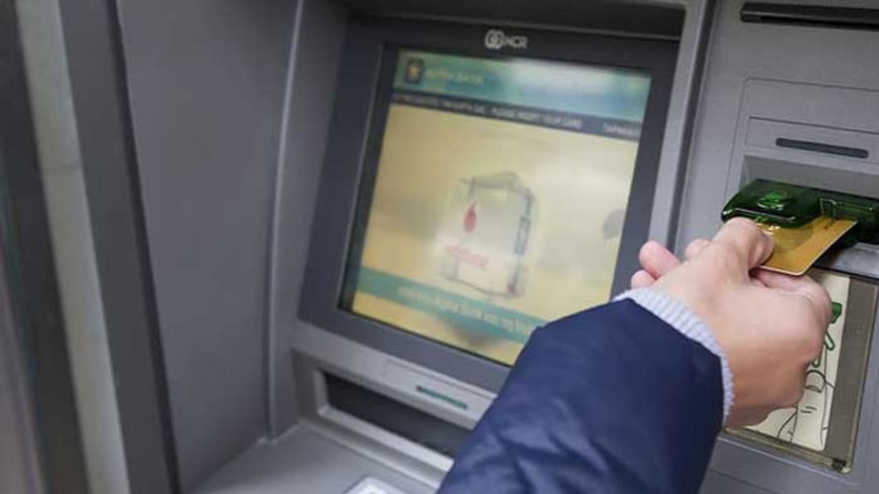 ಎಟಿಎಂನಲ್ಲಿ ಹಣ ಡ್ರಾ ಮಾಡುವ ಮುನ್ನ ಎಚ್ಚರ..! ಎಟಿಎಂನಲ್ಲಿ ಹಣ ಡ್ರಾ ಮಾಡುವ ಮುನ್ನ ಎಚ್ಚರ..!