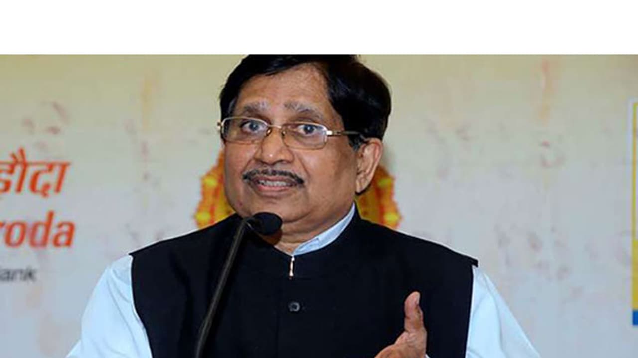 യുവാക്കള്ക്ക് വഴിയൊരുക്കാന് കോണ്ഗ്രസിലെ ആദ്യ രാജി യുവാക്കള്ക്ക് വഴിയൊരുക്കാന് കോണ്ഗ്രസിലെ ആദ്യ രാജി