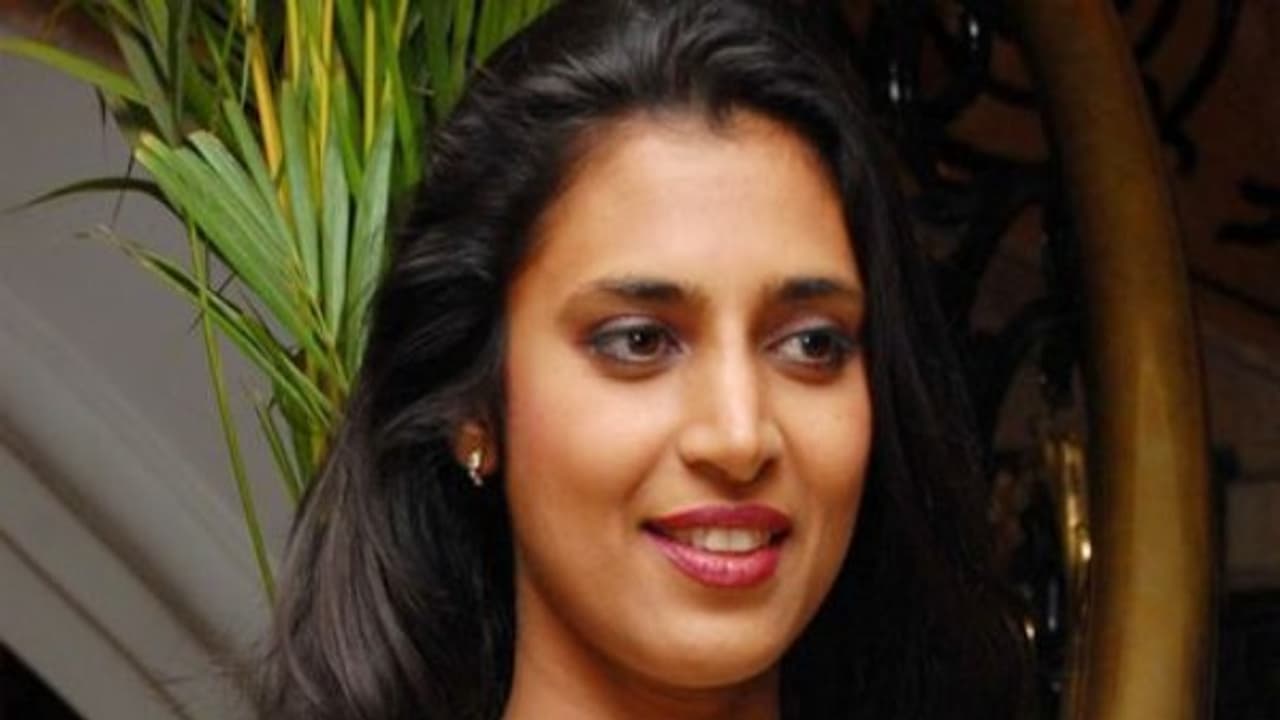 ஜூலியின் கட்சியில் சேர எனக்கு தகுதி இல்லை... அனுபவமும் இல்லை...! கண்டமேனிக்கு கலாய்த்த கஸ்தூரி ஜூலியின் கட்சியில் சேர எனக்கு தகுதி இல்லை... அனுபவமும் இல்லை...! கண்டமேனிக்கு கலாய்த்த கஸ்தூரி