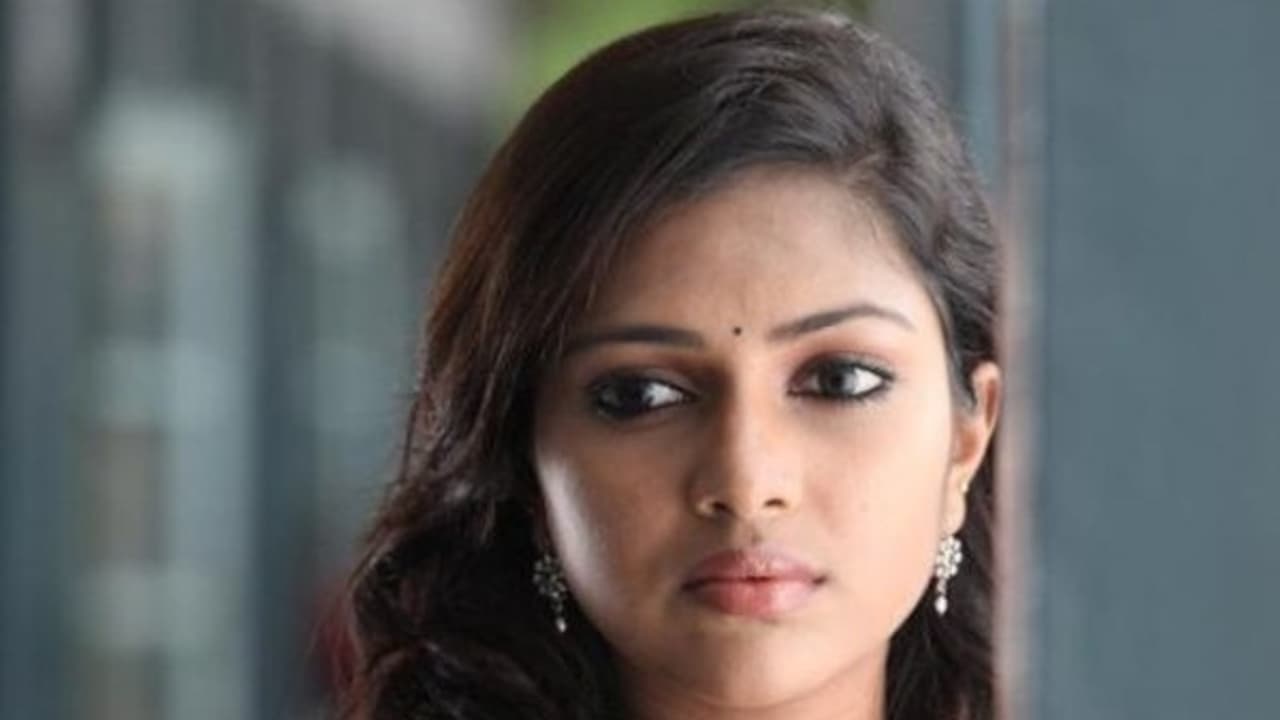 அமலாபாலுக்கு இது தேவையா...! அதிரடி உத்தரவு போட்ட ஆளுநர்...! அமலாபாலுக்கு இது தேவையா...! அதிரடி உத்தரவு போட்ட ஆளுநர்...!