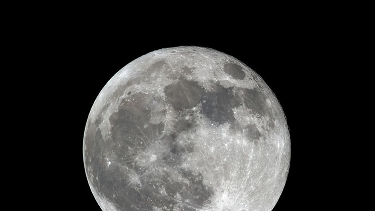 ಹುಣ್ಣಿಮೆ ಚಂದಿರ ಇಂದು ದೊಡ್ಡದಾಗಿ ಕಾಣ್ತಾನೆ ಹುಣ್ಣಿಮೆ ಚಂದಿರ ಇಂದು ದೊಡ್ಡದಾಗಿ ಕಾಣ್ತಾನೆ