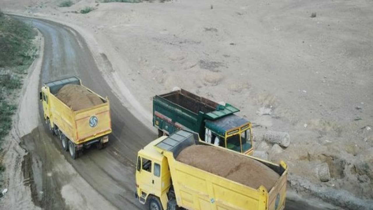 కృష్ణా జిల్లాలో దారుణం.. ఆర్ఐపై మట్టి మాఫియా దాడి..