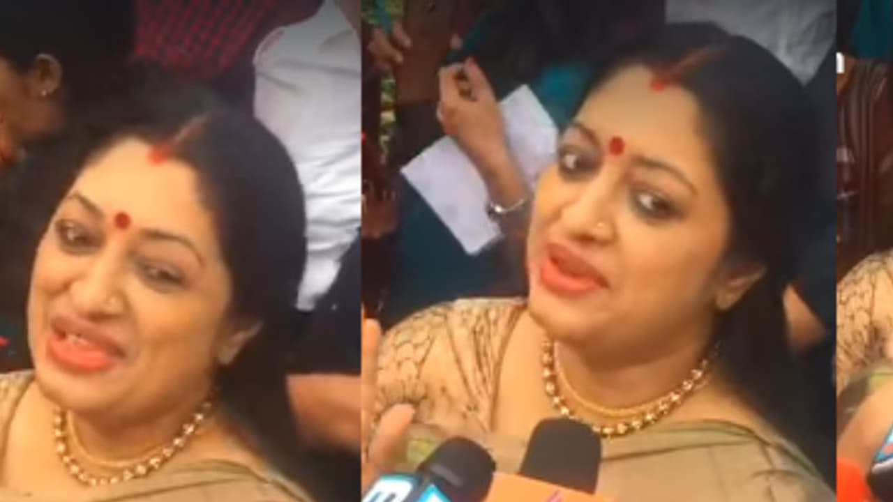 വേലക്കാരി വന്നില്ലെങ്കിൽ തോന്നുന്ന ആശങ്കയാണ് ദിലീപിനെ തിരിച്ചെടുക്കുന്ന കാര്യത്തിൽ തോന്നിയത്: ഊർമ്മിള ഉണ്ണി വേലക്കാരി വന്നില്ലെങ്കിൽ തോന്നുന്ന ആശങ്കയാണ് ദിലീപിനെ തിരിച്ചെടുക്കുന്ന കാര്യത്തിൽ തോന്നിയത്: ഊർമ്മിള ഉണ്ണി