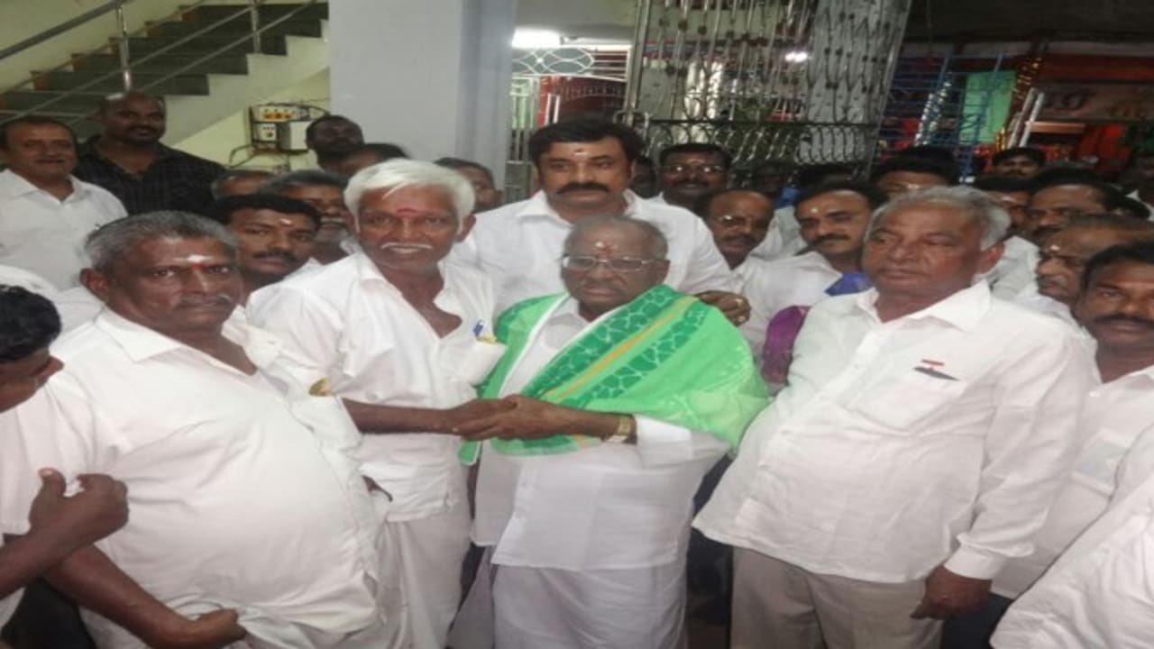 குடும்ப ஆட்சிக்கு முற்றுப்புள்ளி வைக்க வேண்டும் ஆர் கே நகர் மக்களிடம் மதுசூதனன் வேண்டுகோள்! குடும்ப ஆட்சிக்கு முற்றுப்புள்ளி வைக்க வேண்டும் ஆர் கே நகர் மக்களிடம் மதுசூதனன் வேண்டுகோள்!