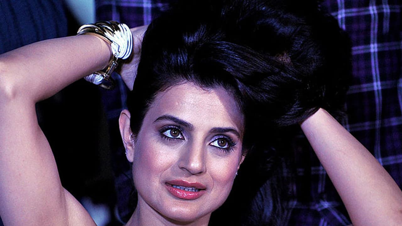 Call me Ameesha ji: Ameesha Patel shouts at journos Call me Ameesha ji: Ameesha Patel shouts at journos