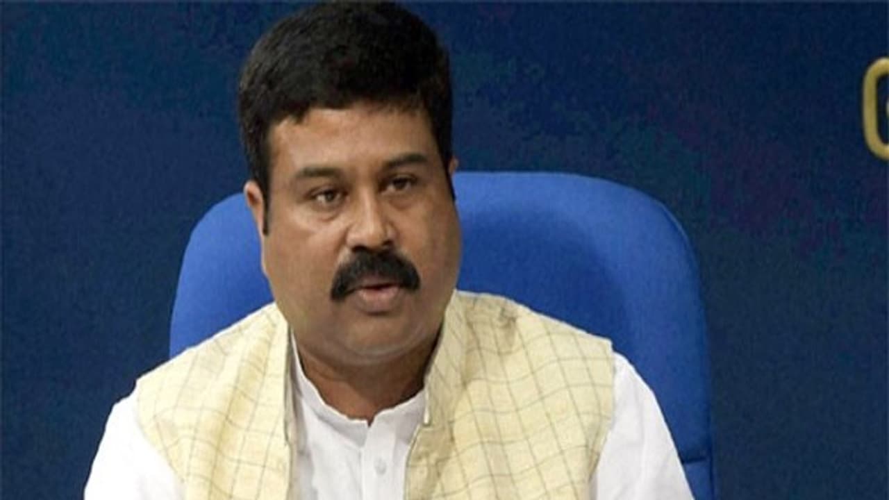 பெட்ரோல் டீசல் மீதான வரியை மாநில அரசுகள் குறைக்கும் மத்திய அமைச்சர் நம்பிக்கை... பெட்ரோல் டீசல் மீதான வரியை மாநில அரசுகள் குறைக்கும் மத்திய அமைச்சர் நம்பிக்கை...