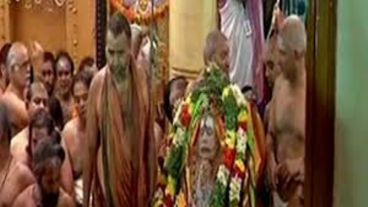 பிரம்பு கூடையில் அமர்ந்தபடி ஜெயேந்திரர் உடல் நல்லடக்கம்…. ஆளுநர், பொன்னார் பங்கேற்பு!! பிரம்பு கூடையில் அமர்ந்தபடி ஜெயேந்திரர் உடல் நல்லடக்கம்…. ஆளுநர், பொன்னார் பங்கேற்பு!!