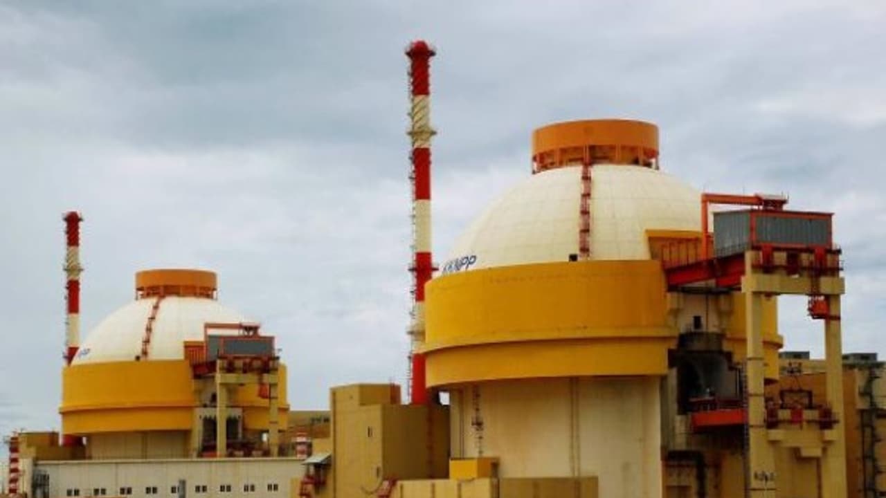 கூடங்குளத்துக்காக ரூ. 1000 கோடி கடன் வாங்கியதில் விதிமீறல்... கண்டறிந்தது சி.ஏ.ஜி...! கூடங்குளத்துக்காக ரூ. 1000 கோடி கடன் வாங்கியதில் விதிமீறல்... கண்டறிந்தது சி.ஏ.ஜி...!