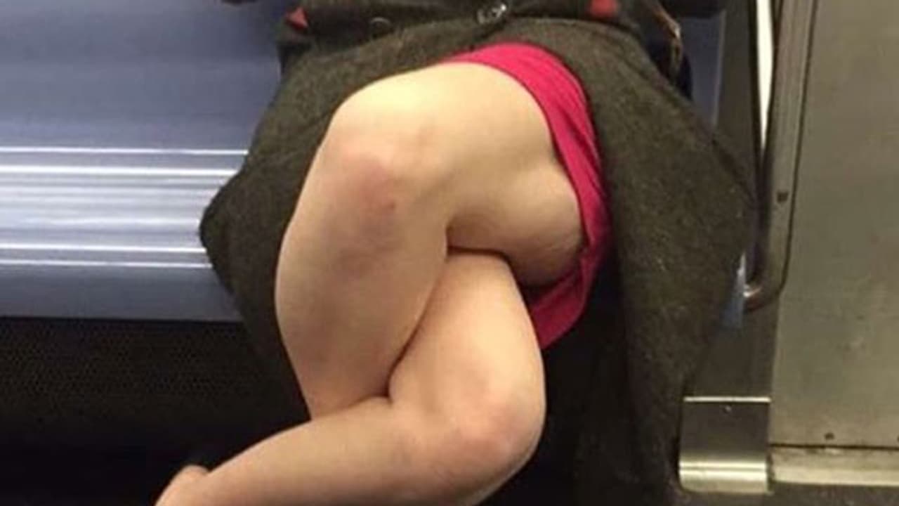 സോഷ്യല് മീഡിയയില് വൈറലായി യുവതിയുടെ ഇരിപ്പ് സോഷ്യല് മീഡിയയില് വൈറലായി യുവതിയുടെ ഇരിപ്പ്