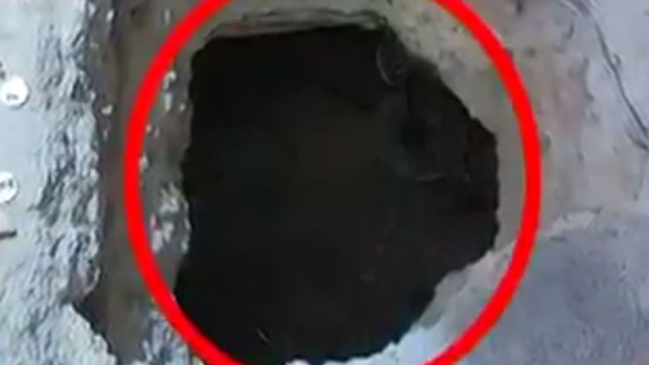 ಗೋಡೆ ಕೊರೆದು ಚಿನ್ನದಂಗಡಿಗೆ ಕನ್ನ: 3 ಕೆಜಿಗೂ ಅಧಿಕ ಲೂಟಿ ಗೋಡೆ ಕೊರೆದು ಚಿನ್ನದಂಗಡಿಗೆ ಕನ್ನ: 3 ಕೆಜಿಗೂ ಅಧಿಕ ಲೂಟಿ