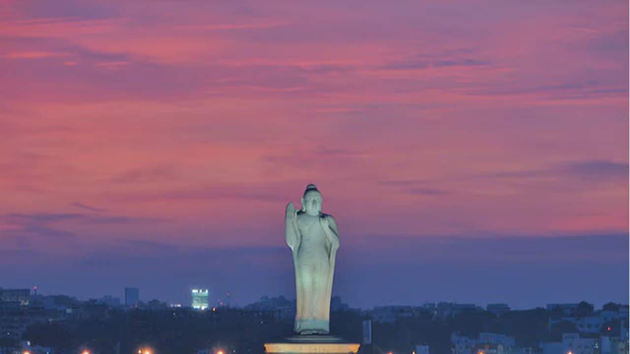 బాబోయ్.. హైదరాబాద్ కు ఇంతగా నిధుల వరద పారిస్తరా? బాబోయ్.. హైదరాబాద్ కు ఇంతగా నిధుల వరద పారిస్తరా?