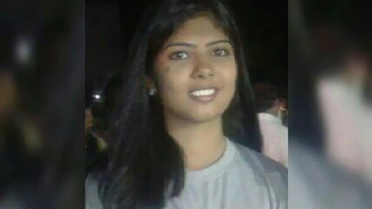 Bengaluru: 19 year old hangs herself after public scolding by mother Bengaluru: 19 year old hangs herself after public scolding by mother