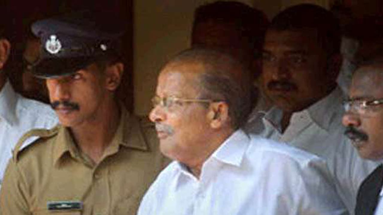 ടി പി വധക്കേസ്; പി കെ കുഞ്ഞനന്തന് മൂന്ന് മാസത്തേക്ക് ജാമ്യം ടി പി വധക്കേസ്; പി കെ കുഞ്ഞനന്തന് മൂന്ന് മാസത്തേക്ക് ജാമ്യം