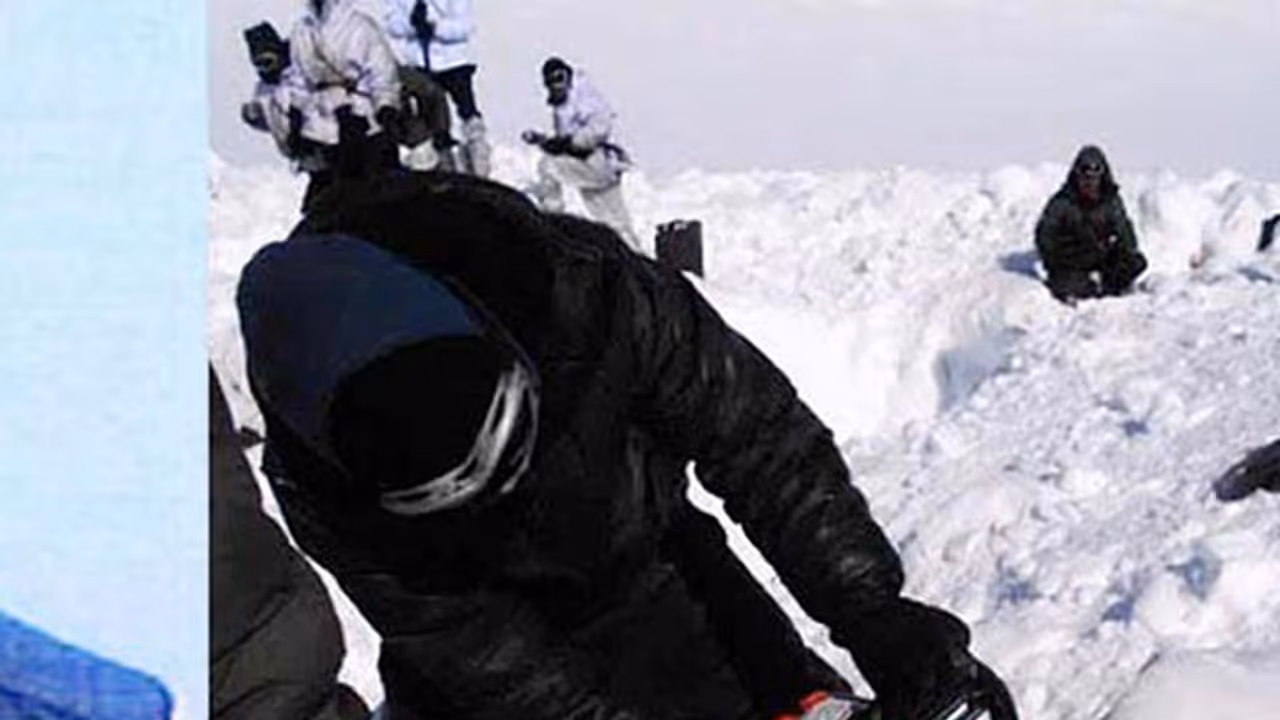 ಹುತಾತ್ಮ ಯೋಧ ಹನುಮಂತಪ್ಪ ಕೊಪ್ಪದ್`ಗೆ ಮರಣೋತ್ತರ ಶೌರ್ಯ ಪ್ರಶಸ್ತಿ ಹುತಾತ್ಮ ಯೋಧ ಹನುಮಂತಪ್ಪ ಕೊಪ್ಪದ್`ಗೆ ಮರಣೋತ್ತರ ಶೌರ್ಯ ಪ್ರಶಸ್ತಿ