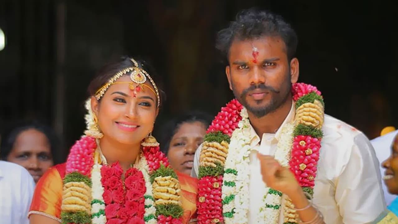 Popular actress Nandini’s husband Karthick commits Suicide Popular actress Nandini’s husband Karthick commits Suicide