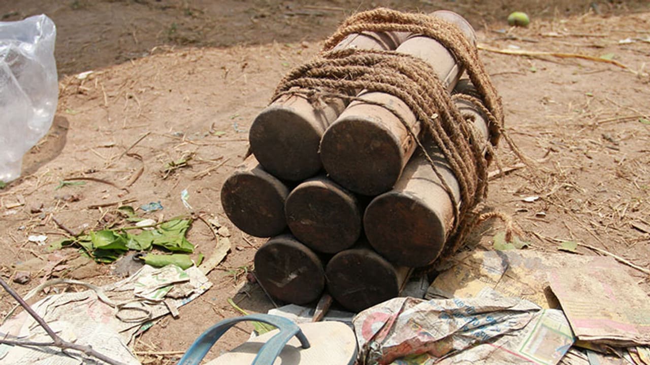 4 killed, 3 injured in crude bomb blast in Malda 4 killed, 3 injured in crude bomb blast in Malda