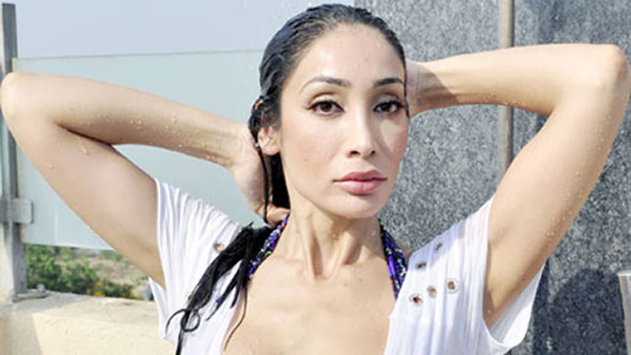 കൂടെ കിടക്കാന് ക്ഷണിച്ച യുവാവിന് സോഫിയ ഹയാത്തിന്റെ കിടിലന് മറുപടി കൂടെ കിടക്കാന് ക്ഷണിച്ച യുവാവിന് സോഫിയ ഹയാത്തിന്റെ കിടിലന് മറുപടി