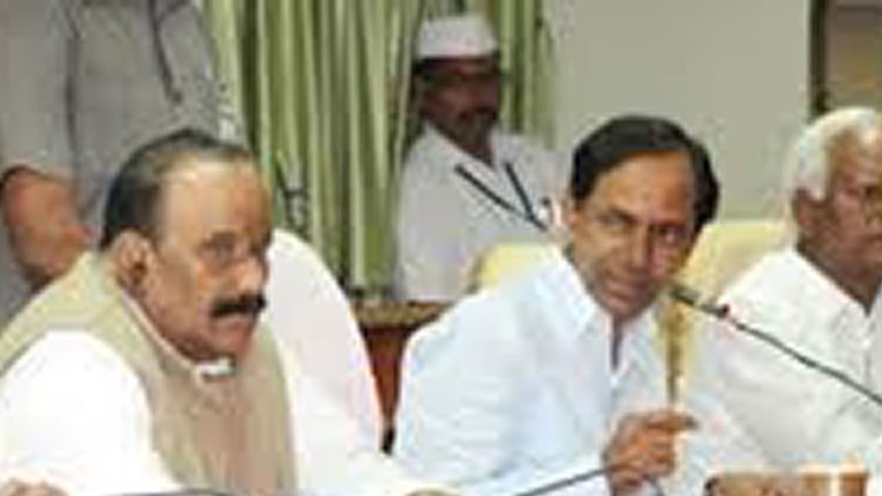 ప్రారంభమైన తెలంగాణ కేబినెట్ సమావేశం: సర్వత్రా ఉత్కంఠ ప్రారంభమైన తెలంగాణ కేబినెట్ సమావేశం: సర్వత్రా ఉత్కంఠ