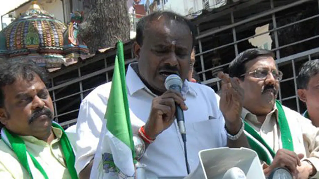 ಈ ಸಲ 2 ಕಡೆ ಸ್ಪರ್ಧೆ ಖಚಿತ: ಎಚ್ಡಿಕೆ ಈ ಸಲ 2 ಕಡೆ ಸ್ಪರ್ಧೆ ಖಚಿತ: ಎಚ್ಡಿಕೆ