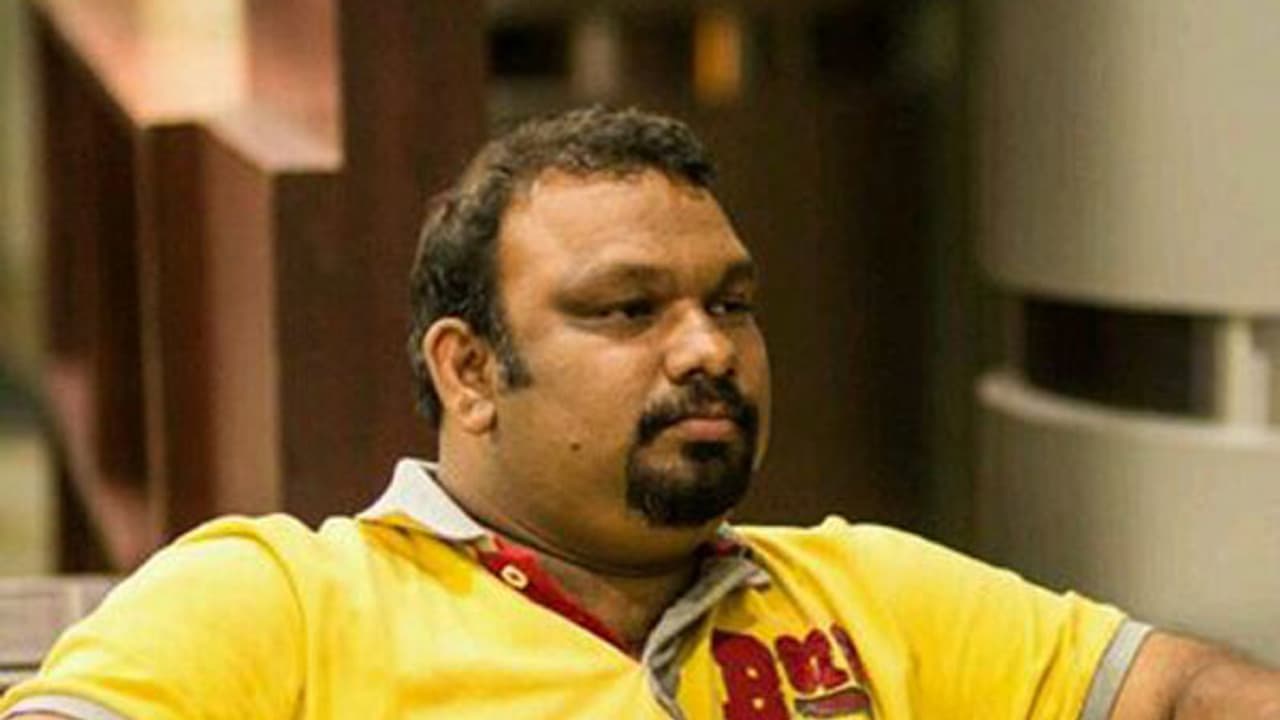 పవర్ స్టార్... మెగా స్టార్.. మీ బతుకులు బయటపెడతా : కత్తి మహేష్ పవర్ స్టార్... మెగా స్టార్.. మీ బతుకులు బయటపెడతా : కత్తి మహేష్