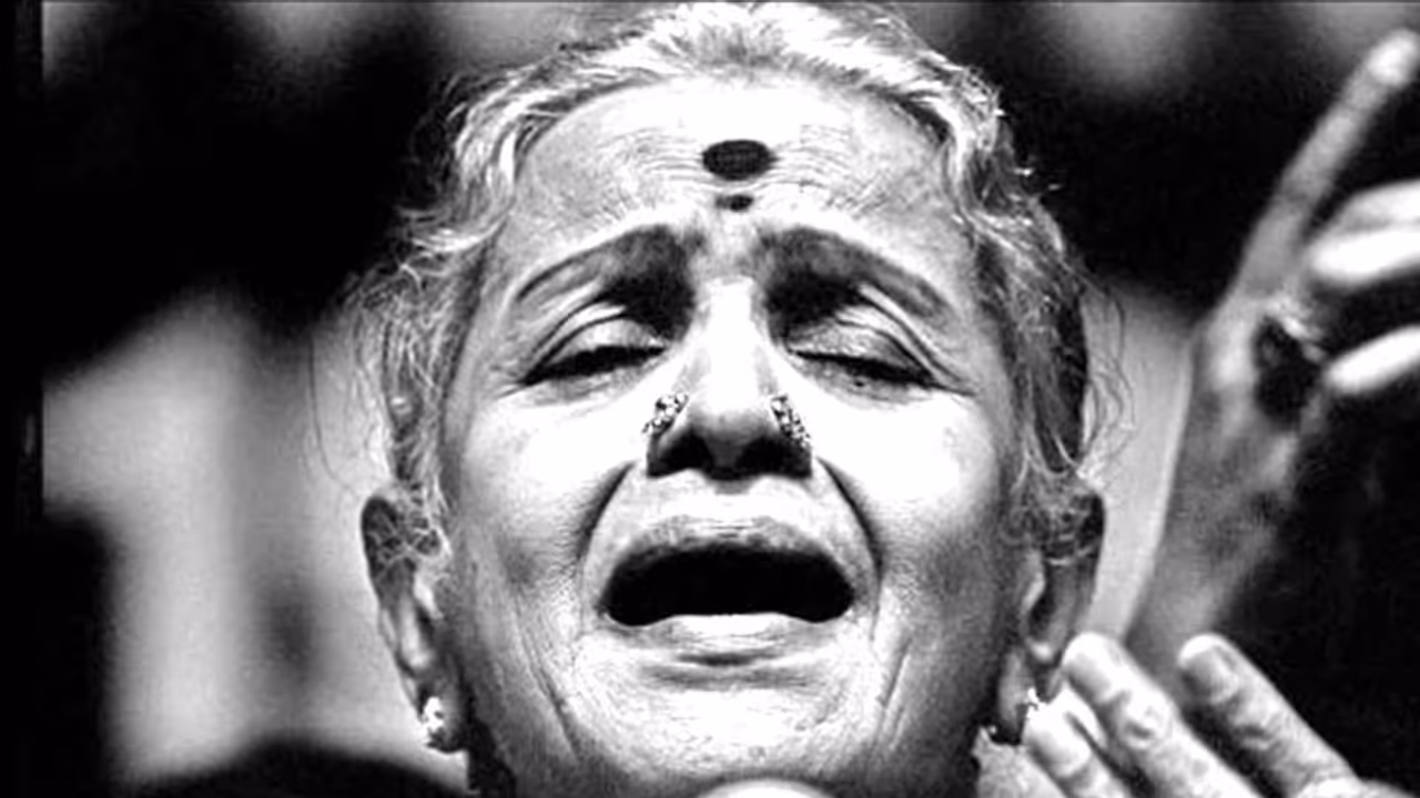 Centre to release Rs 100 coins to commemorate MS and MGR