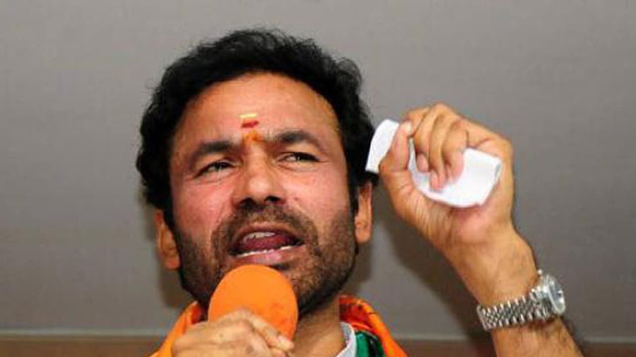 ఎంఐఎం బీజేపీల మధ్య మాటల యుద్ధం ఎంఐఎం బీజేపీల మధ్య మాటల యుద్ధం