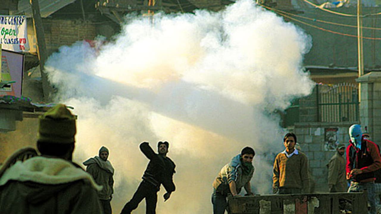 NIA cracks down on terror funding in Kashmir valley, conducts raids in Delhi, Srinagar NIA cracks down on terror funding in Kashmir valley, conducts raids in Delhi, Srinagar