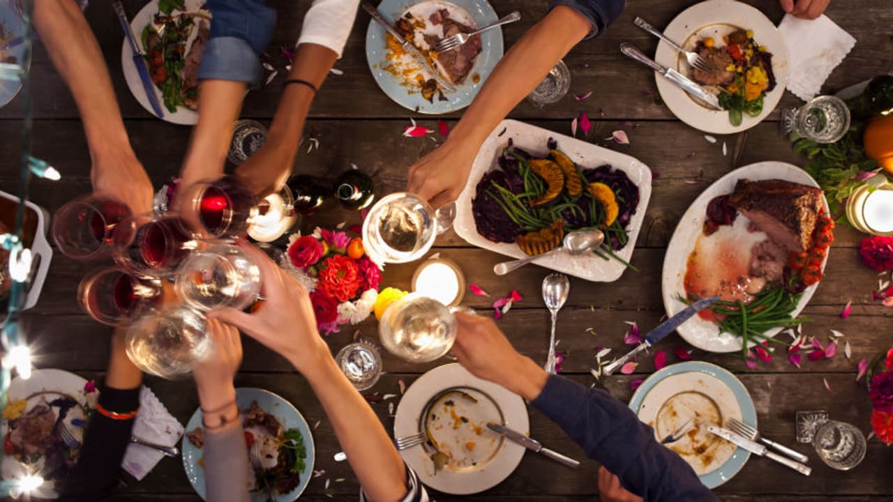 పెళ్లి భోజనం వికటించి..500మందికి అస్వస్థత పెళ్లి భోజనం వికటించి..500మందికి అస్వస్థత