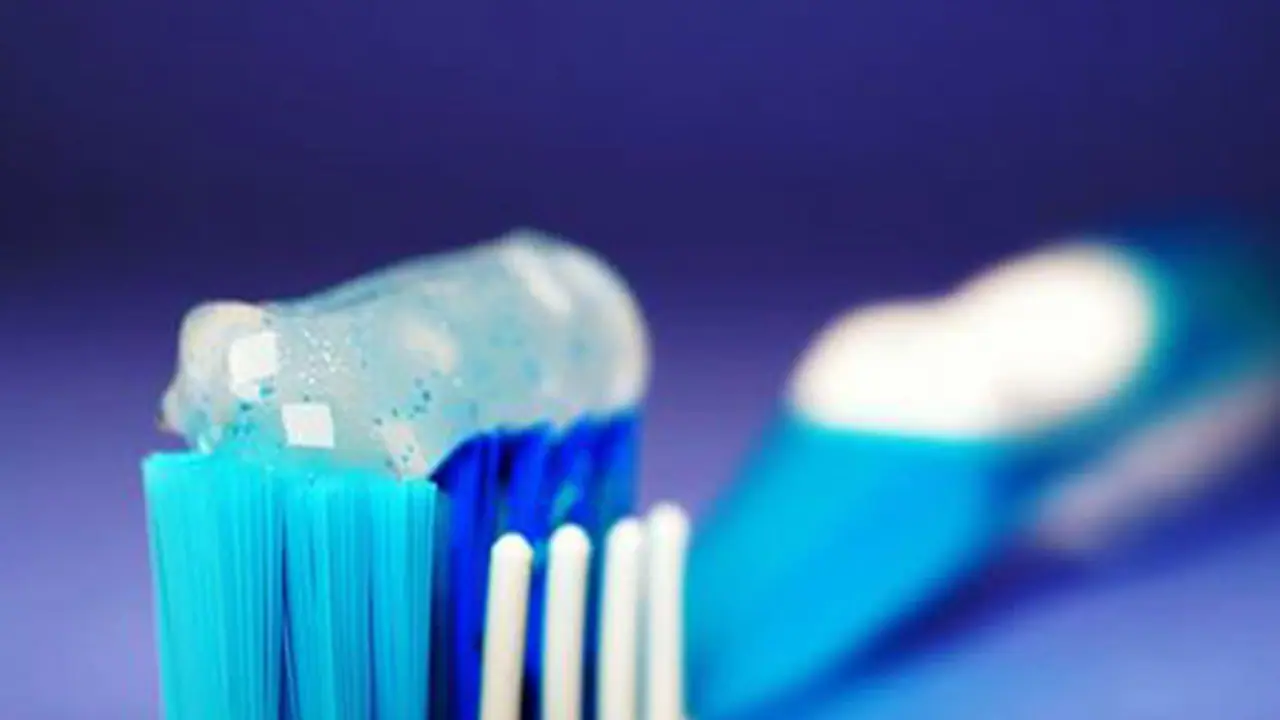 ಕನ್ನಡಿಗನಿಂದ ವಿನೂತನ ‘ಹೈ ವೈಟ್ ಬ್ರಷ್’ ಕನ್ನಡಿಗನಿಂದ ವಿನೂತನ ‘ಹೈ ವೈಟ್ ಬ್ರಷ್’