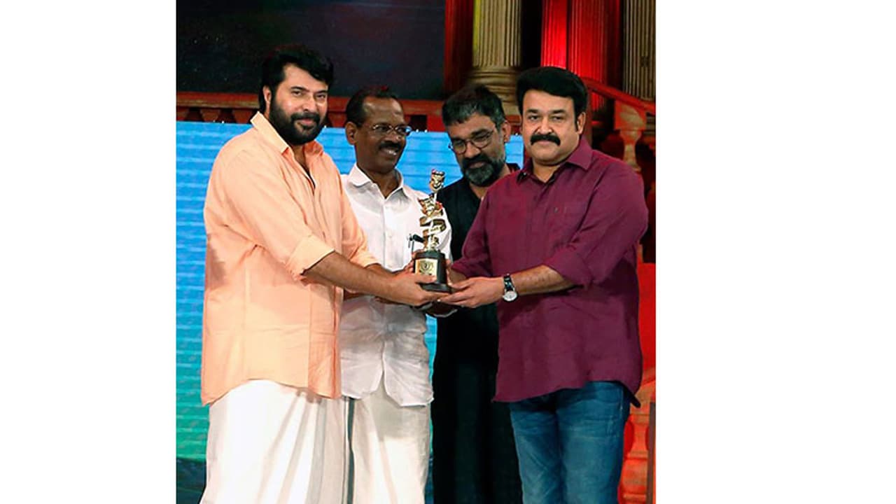 'എപ്പോഴും ഒപ്പമുണ്ടായിരുന്ന മമ്മൂക്ക' മോഹന്ലാലിന്റെ വികാരഭരിതമായ കുറിപ്പ് 'എപ്പോഴും ഒപ്പമുണ്ടായിരുന്ന മമ്മൂക്ക' മോഹന്ലാലിന്റെ വികാരഭരിതമായ കുറിപ്പ്