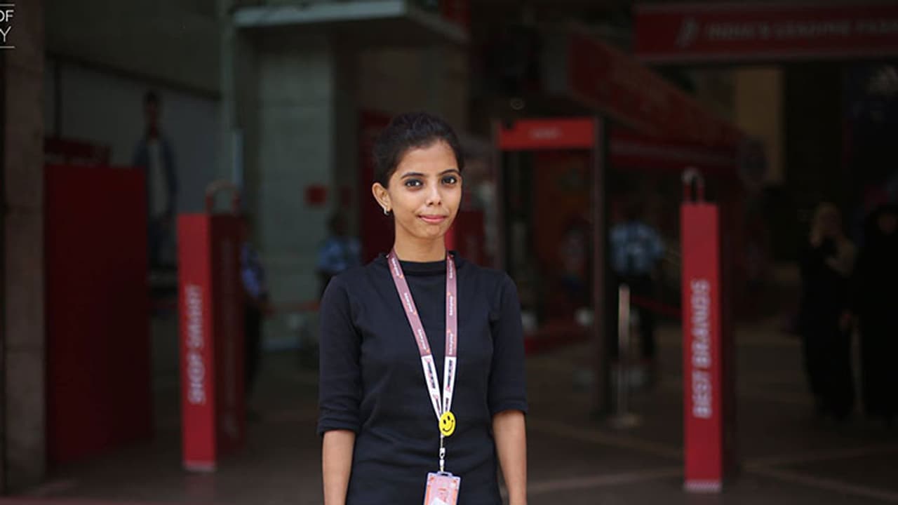 നിശ്ചയദാര്ഢ്യമാണ് കരുത്ത്, അറിയണം ഈ പെണ്കുട്ടിയെ! നിശ്ചയദാര്ഢ്യമാണ് കരുത്ത്, അറിയണം ഈ പെണ്കുട്ടിയെ!