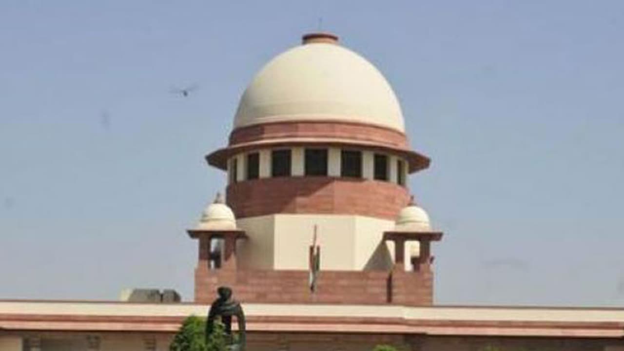 സ്ത്രീകളിലെ ചേലാകര്മ്മം വിലക്കണമെന്ന് സുപ്രീംകോടതി സ്ത്രീകളിലെ ചേലാകര്മ്മം വിലക്കണമെന്ന് സുപ്രീംകോടതി