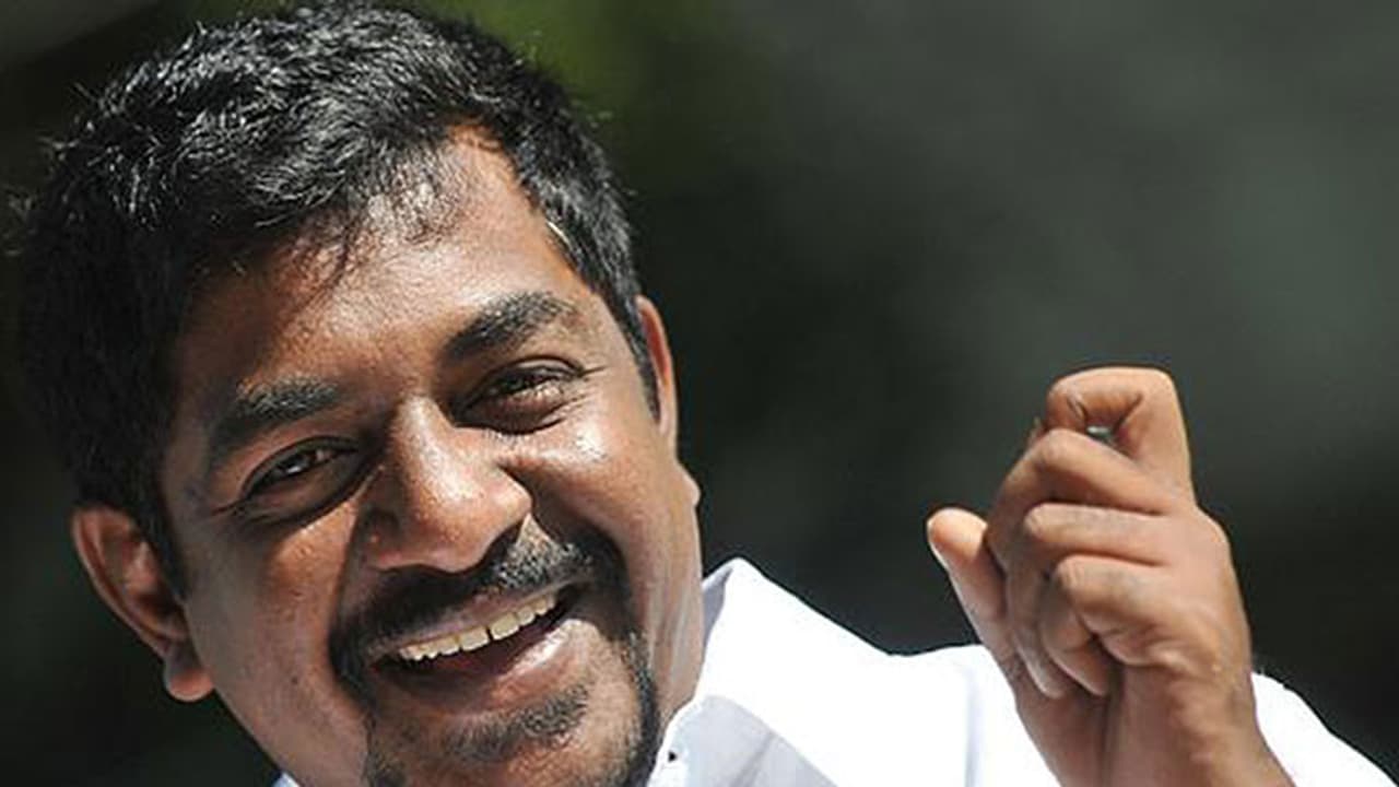 ನಾವು ಬಿಟ್ಟರೂ, ನಮ್ಮನ್ನು ಬಿಡೋದಿಲ್ಲ ಪಾಲಿಟಿಕ್ಸ್: ಭಟ್ಟರ ಹಾಡು ಫುಲ್ ವೈರಲ್ ನಾವು ಬಿಟ್ಟರೂ, ನಮ್ಮನ್ನು ಬಿಡೋದಿಲ್ಲ ಪಾಲಿಟಿಕ್ಸ್: ಭಟ್ಟರ ಹಾಡು ಫುಲ್ ವೈರಲ್