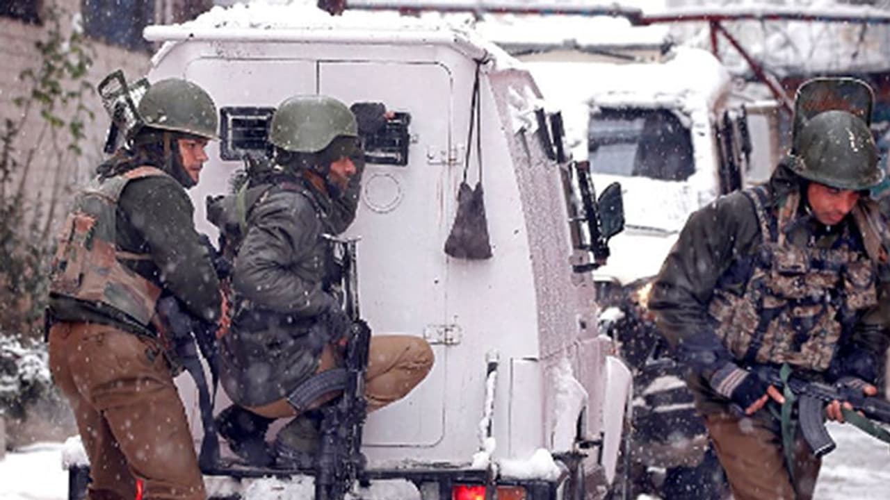 കശ്മീരില് തുടര്ച്ചയായ മൂന്നാം ദിവസവും ഭീകരാക്രമണം; സുജ്വാനില് ഒരു സൈനികന് കൂടി കൊല്ലപ്പെട്ടു കശ്മീരില് തുടര്ച്ചയായ മൂന്നാം ദിവസവും ഭീകരാക്രമണം; സുജ്വാനില് ഒരു സൈനികന് കൂടി കൊല്ലപ്പെട്ടു