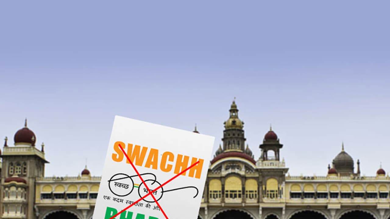 A Swachh Mysuru: Dasara leaves Palace covered in litter A Swachh Mysuru: Dasara leaves Palace covered in litter