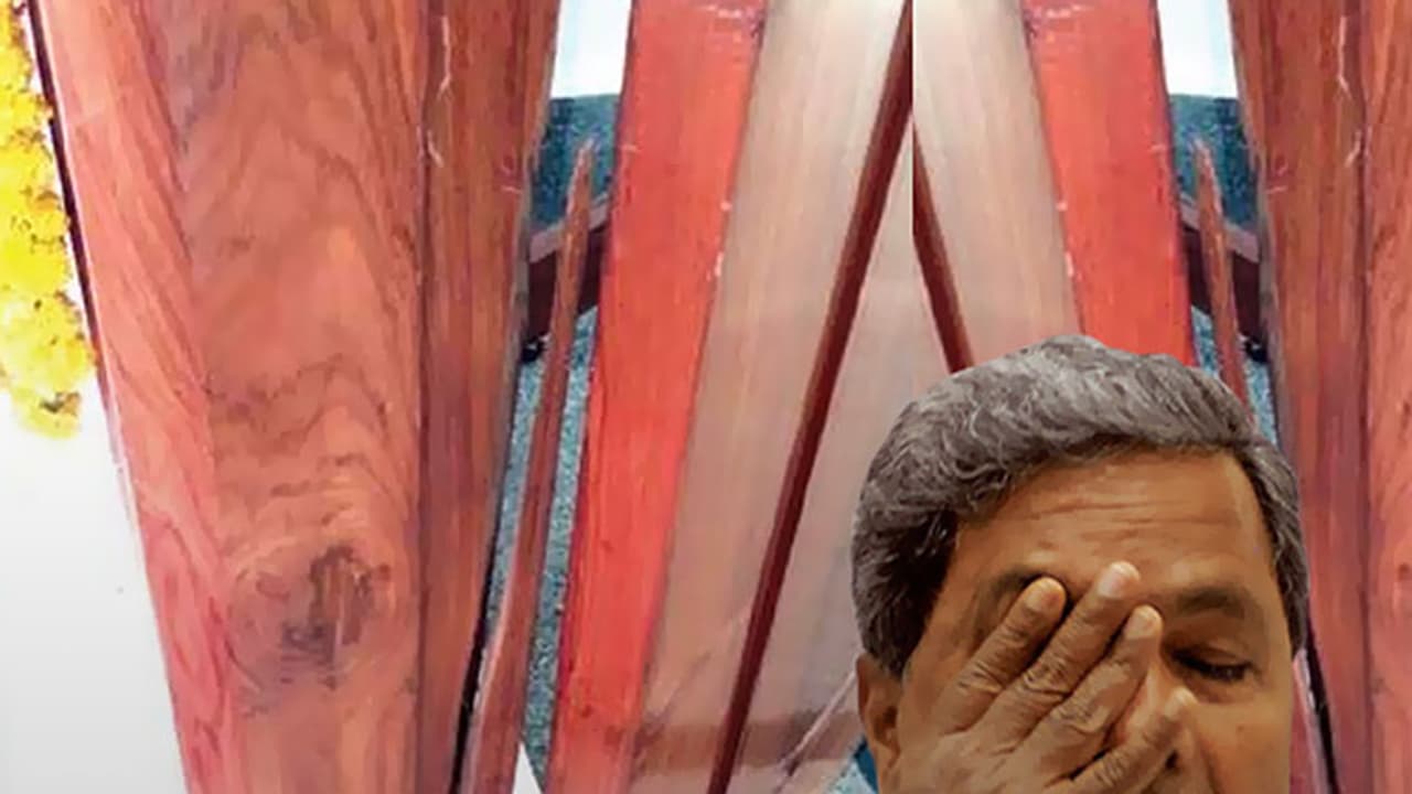 Mini Vidhana soudha: When Siddaramaiah is left with a broken door, courtesy his own party workers
