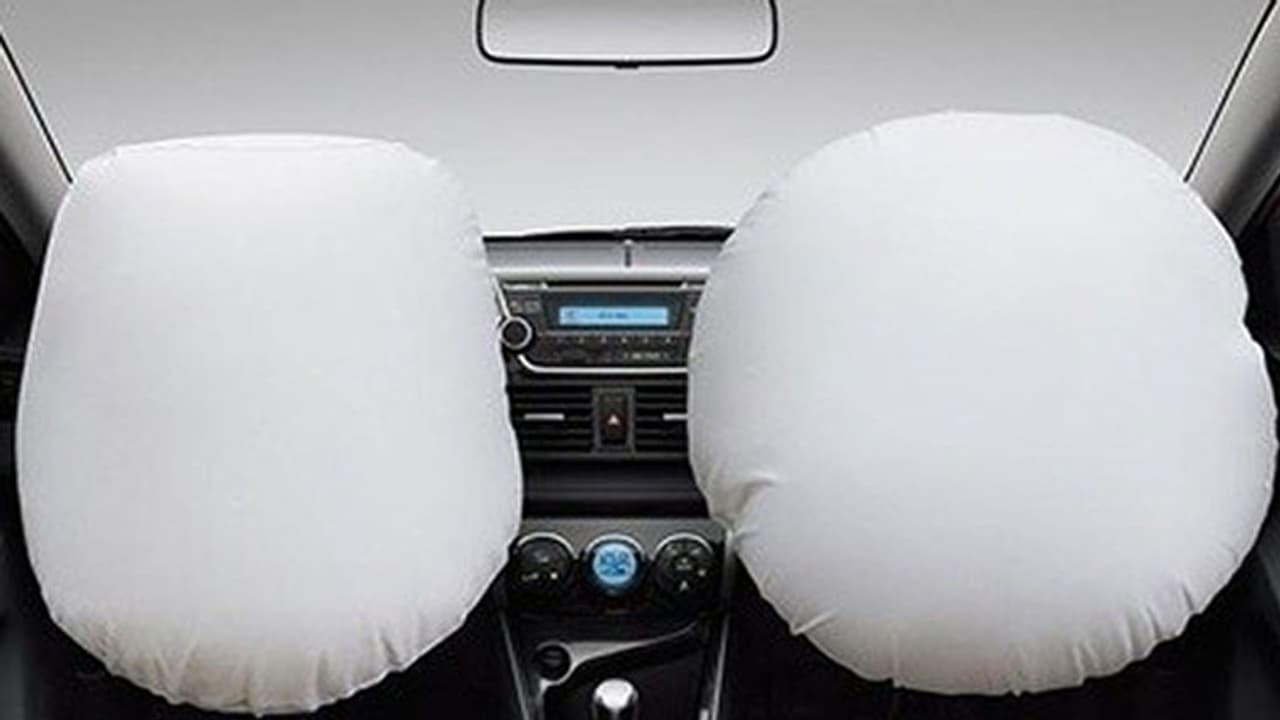 ఇక కారులో 6 ఎయిర్ బ్యాగ్లు ఉండాల్సిందే... అక్టోబర్ 1 నుంచి అమలు : తేల్చిచెప్పిన కేంద్రం ఇక కారులో 6 ఎయిర్ బ్యాగ్లు ఉండాల్సిందే... అక్టోబర్ 1 నుంచి అమలు : తేల్చిచెప్పిన కేంద్రం