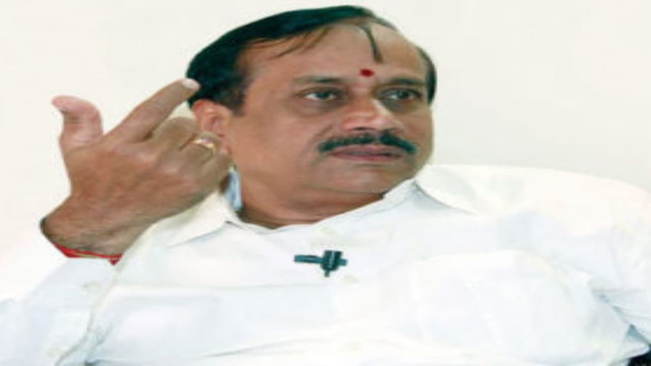 தமிழக கோயில்களை மத்திய அரசிடம் ஒப்படைக்கணும் இப்படி சொல்றது எச்.ராஜா தான்... தமிழக கோயில்களை மத்திய அரசிடம் ஒப்படைக்கணும் இப்படி சொல்றது எச்.ராஜா தான்...