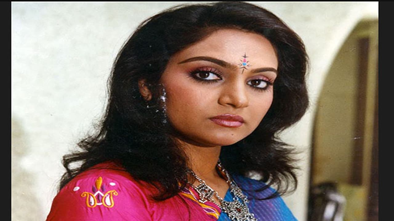 ಬಹುಭಾಷೆ ಚಲುವೆ ಮಾಧವಿ ಎಲ್ಲಿದ್ದಾರೆ, ಏನು ಮಾಡುತ್ತಿದ್ದಾರೆ ಗೊತ್ತಾ ? ಬಹುಭಾಷೆ ಚಲುವೆ ಮಾಧವಿ ಎಲ್ಲಿದ್ದಾರೆ, ಏನು ಮಾಡುತ್ತಿದ್ದಾರೆ ಗೊತ್ತಾ ?