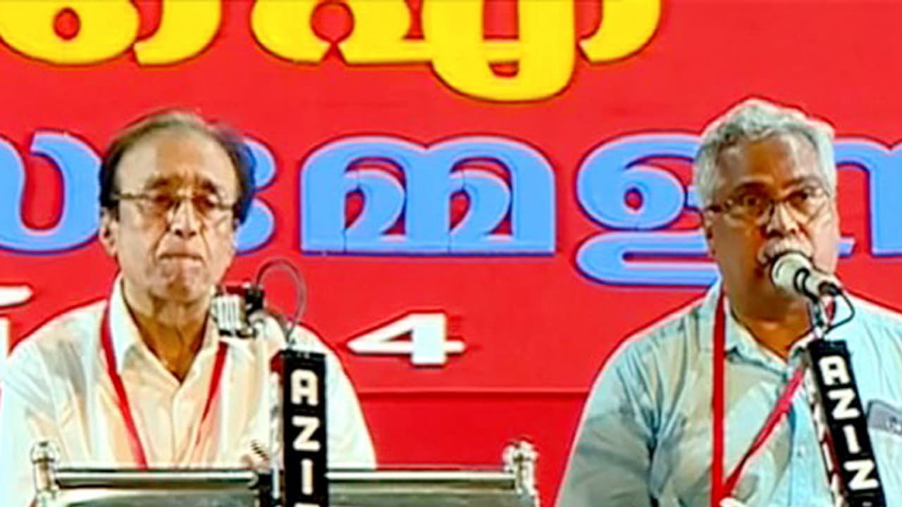 ജനങ്ങള് കൂടുതല് പാപ്പരാക്കപ്പെടുന്നുവെന്ന് സുധാകര റെഡ്ഡി; സിപിഐ സംസ്ഥാന സമ്മേളനത്തിന് തുടക്കം ജനങ്ങള് കൂടുതല് പാപ്പരാക്കപ്പെടുന്നുവെന്ന് സുധാകര റെഡ്ഡി; സിപിഐ സംസ്ഥാന സമ്മേളനത്തിന് തുടക്കം